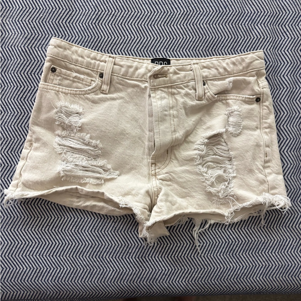 BDG CREAM SHORTS